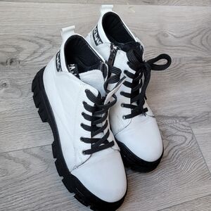 Taranis Women's White and Black Leather Ankle Boots Size 8.5 (39)
